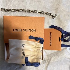 Louis Vuitton Mens Monogram Links Bracelet. Size medium. Colour: Stainless Steel